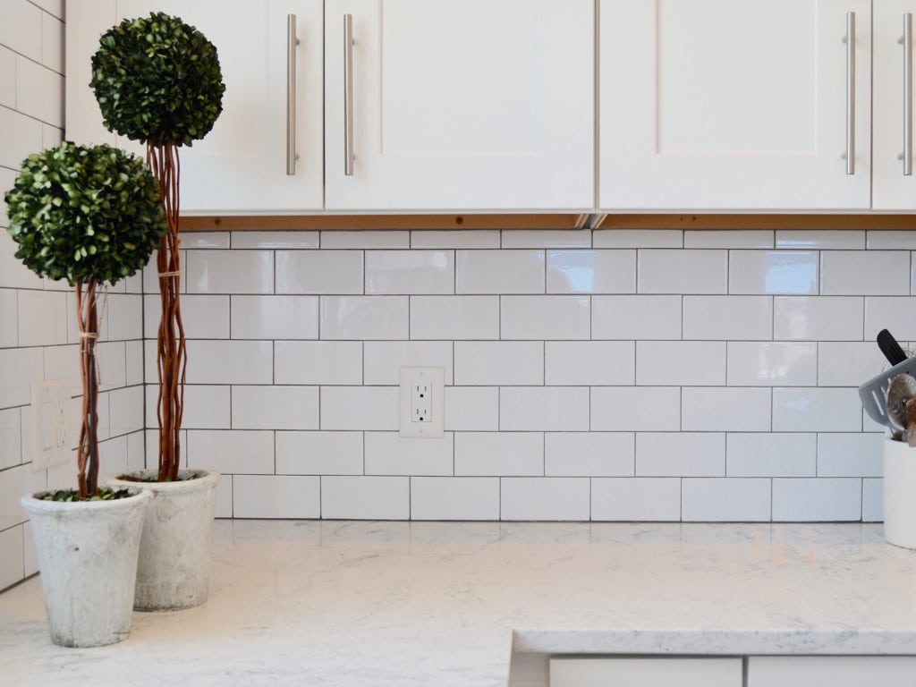 white subway tile dark grout