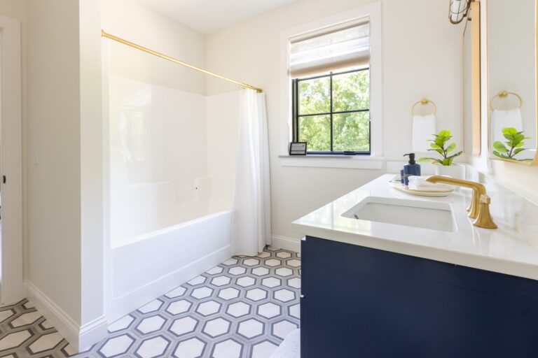 hexagon tile floor grey and white in bathroom